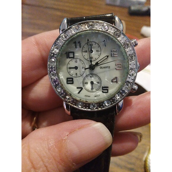 Women's Quartz Watch Mother of Pearl Face / Faux Leather Band  Japan Movt. 9¼" - Picture 3 of 8